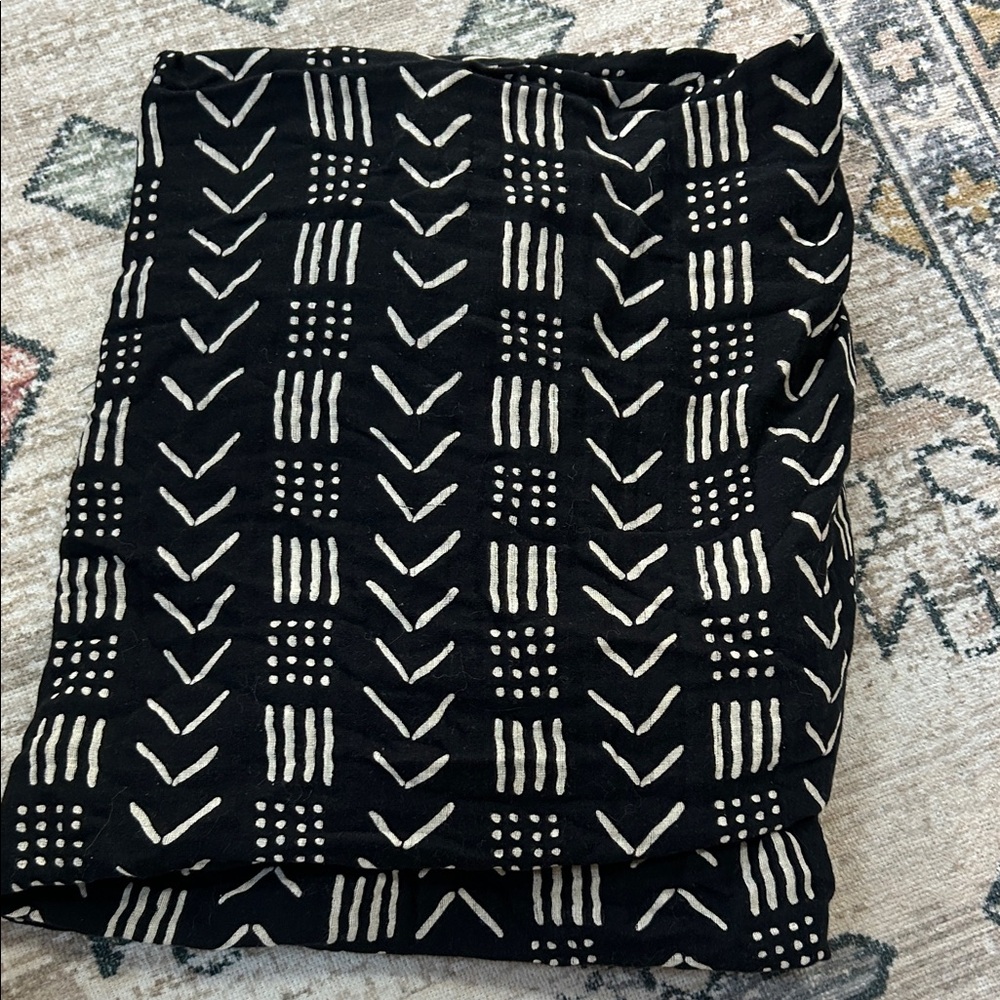 Pottery Barn Kids Black Organic Cotton Crib Sheet EUC